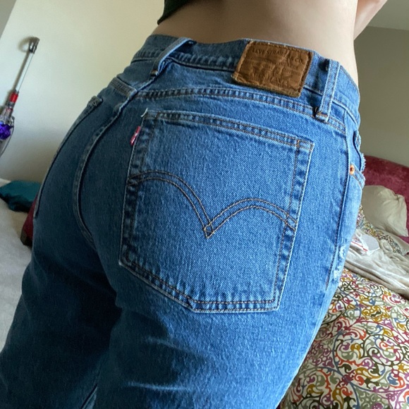 SOLD ❤️ Levi’s Wedgie Straight Jeans - Picture 2 of 5